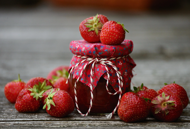 Ilustrasi rekomendasi selai strawberry yang enak. Sumber foto: Pixabay/ congerdesign