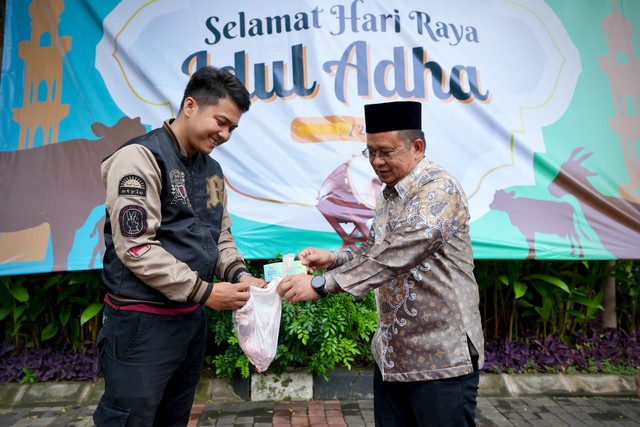 Kemensos bagikan daging kurban untuk masyarakat Foto: Dok. Istimewa