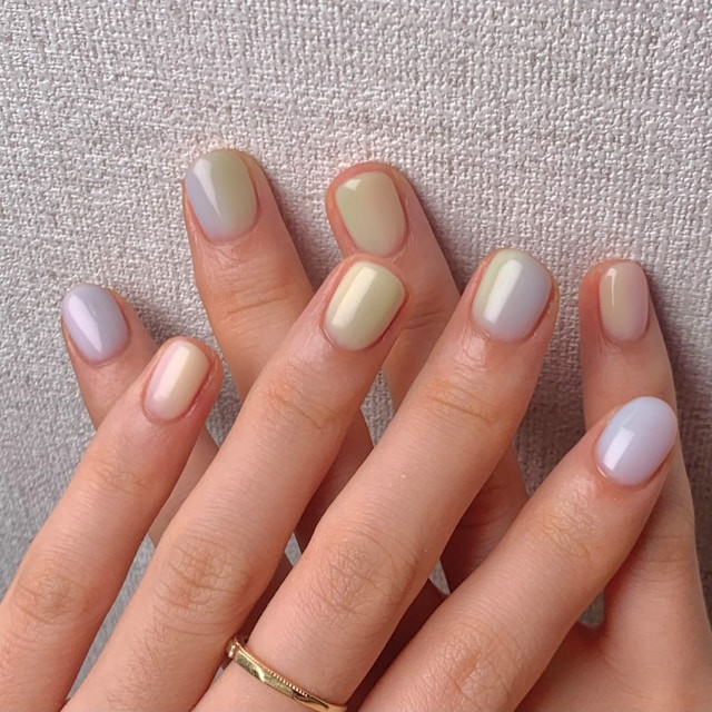 Rekomendasi Warna Nail Art untuk Kulit Sawo Matang. Foto hanya ilustrasi. Sumber foto: Unsplash/Jung