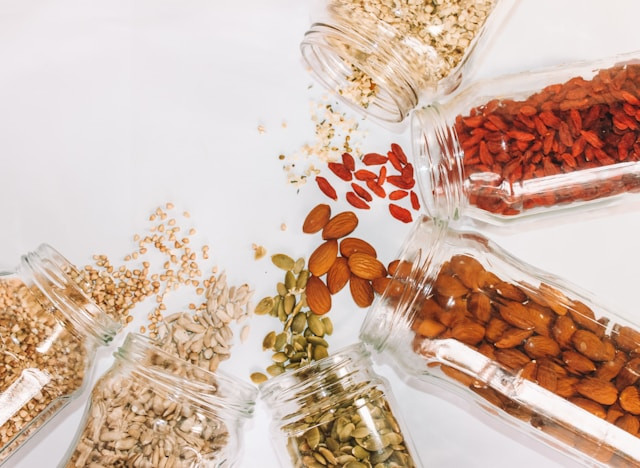 Cara Menyangrai Kemiri untuk Masakan. Foto hanya ilustrasi. Sumber foto: Unsplash/Maddi