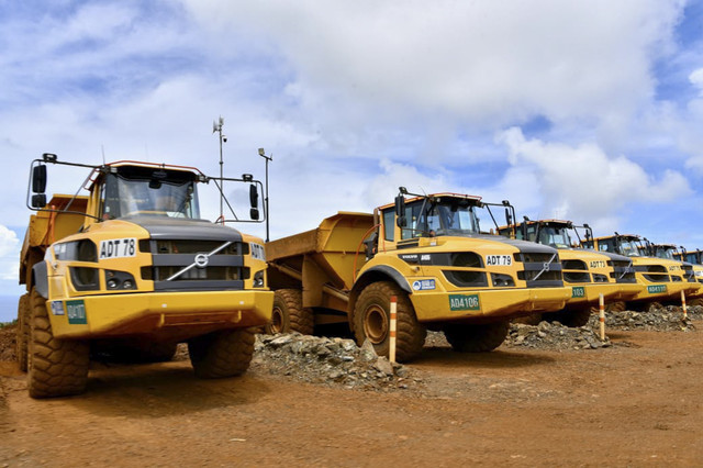 Sejumlah alat berat di lokasi tambang PT GAG Nikel, Raja Ampat, kini dalam status tidak beroperasi sesuai dengan instruksi dari Kementerian ESDM. Foto: Dok. Kementerian ESDM