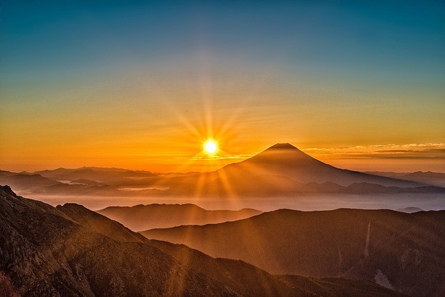 Warung Mbok Yem Puncak Lawu. Foto hanya ilustrasi bukan sebenarnya. Sumber foto: Pixabay/Kanenori