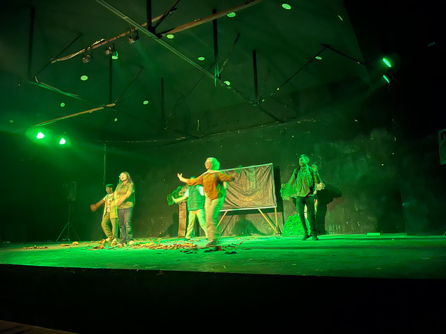 Peserta Seni Smanta Angkatan 58 Kelas 10 melakukan salah satu pertunjukan di Taman Budaya, Minggu 8 Juni 2025. Foto : Rabiansyah/Hi!Pontianak.