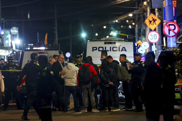 Suasana di lokasi penembakan senator Kolombia Miguel Uribe Turbay dari partai oposisi Democratic di Bogota, Kolombia, Sabtu (7/6/2025). Foto: Luisa Gonzalez/Reuters