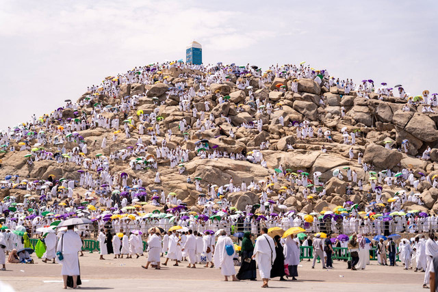 Apa itu wukuf di Arafah. Foto hanya ilustrasi, bukan yang sebenarnya. Sumber: Pexels/Yasir Gürbüz