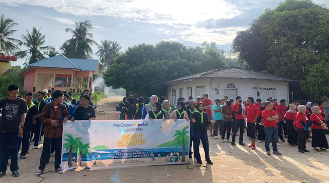 Kegiatan Bersih-bersih lingkungan di Kampung Tua Setokok, Kota Batam (Sumber : DT Peduli)