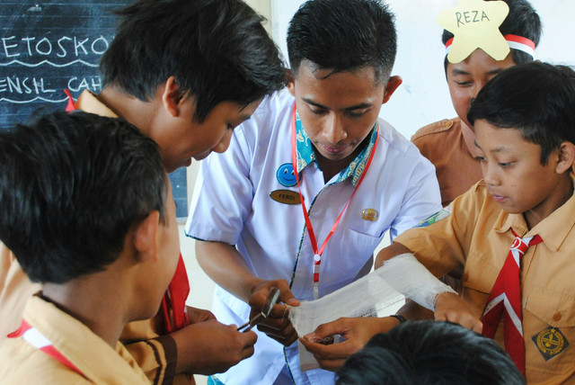 Ilustrasi Komunitas yang sedang Melakukan Kegiatan Volunteer (Sumber: unsplash)