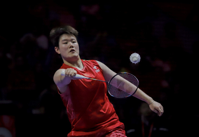 Ganda putri China Liu Sheng Shu dan Tan Ning saat melawan ganda putri Malaysia Thinaah Muralitharan dan Pearly Tan pada final Indonesia Open 2025 di Istora Senayan, Gelora Bung Karno, Jakarta, MInggu (8/6/2025). Foto: Jamal Ramadhan/kumparan