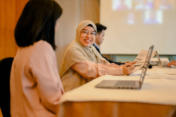 Ilustrasi Mendengarkan Pendapat (Sumber: Pixabay)