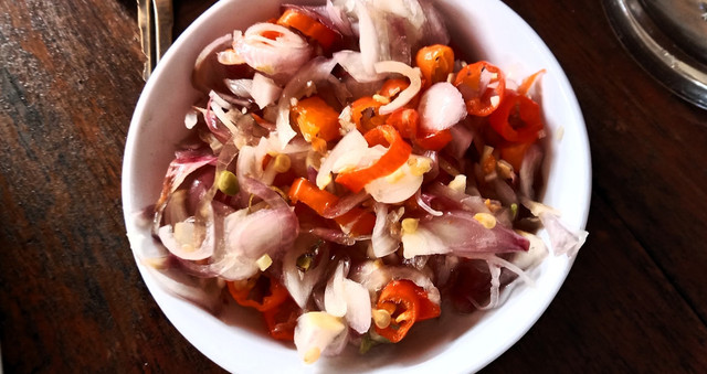 Ilustrasi Apakah Sambal Matah Menggunakan Bawang Putih. Unsplash.com/Inna Safa