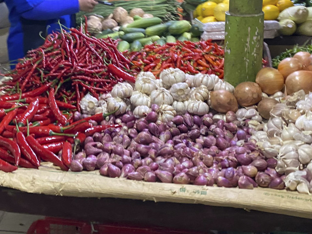 Pasar Jatinegara dan Pasar Jangkrik, Jakarta Timur, Senin (9/6/2025). Foto: Muhammad Fhandra Hardiyon/kumparan