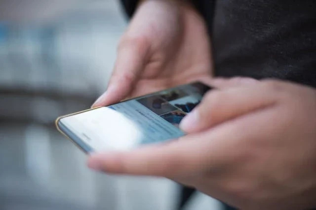 Ilustrasi HP dengan stock Android terbaik. Foto: Pexels/Tphotography