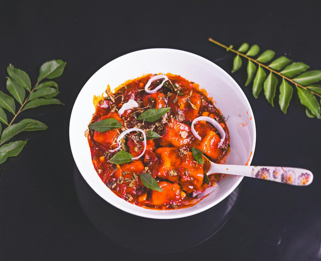 Ilustrasi Apakah Sambal Terasi Pakai Bawang Putih, Foto:Unsplash/Pixelsnap