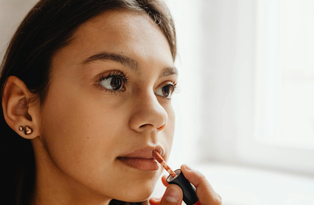 Ilustrasi Rekomendasi Lip Oil Lokal. Sumber: Pexels/Kaboompics