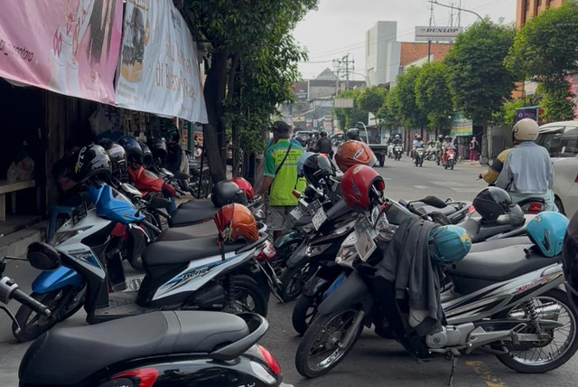Kawasan parkir di Jl Brigjen Katamso Kota Yogya. Foto: Iqbaltwq/Pandangan Jogja