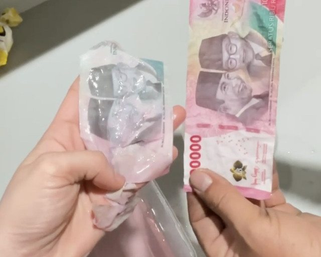 Uang palsu Rp 100 ribu (kiri). Dok: Tengku Gina