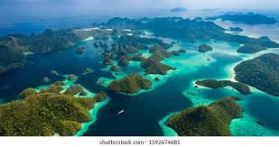 Sumber : https://www.shutterstock.com/id/search/raja-ampat-islands.