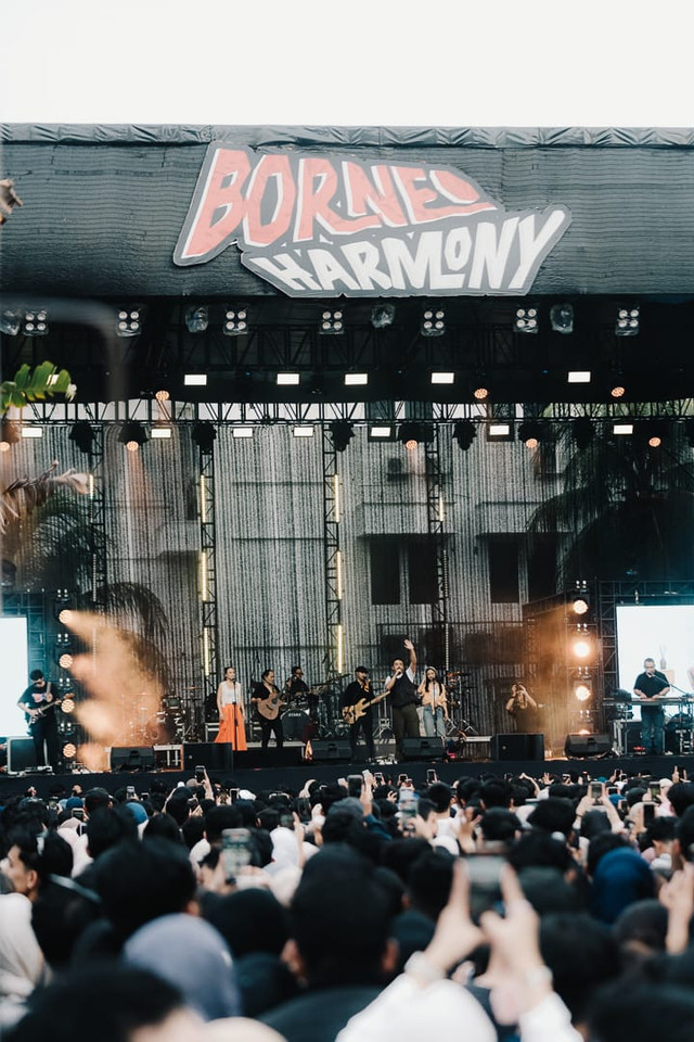 Sal Priadi sukses menghibur masyarakat Pontianak di Borneo Harmony. Foto: Dok. Jokaka