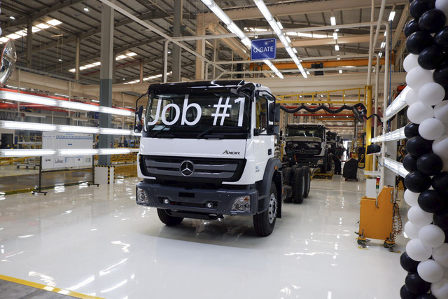 Pabrik truk dan bus Daimler Commercial Vehicle Manufacturing Indonesia di Cikarang. Foto: Aditya Pratama Niagara/kumparan