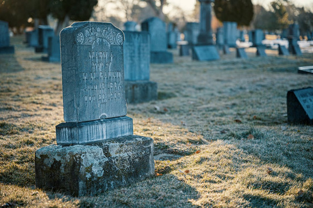Ilustrasi untuk setting waktu film Siksa Kubur. Foto: Pexels/Brett Sayles
