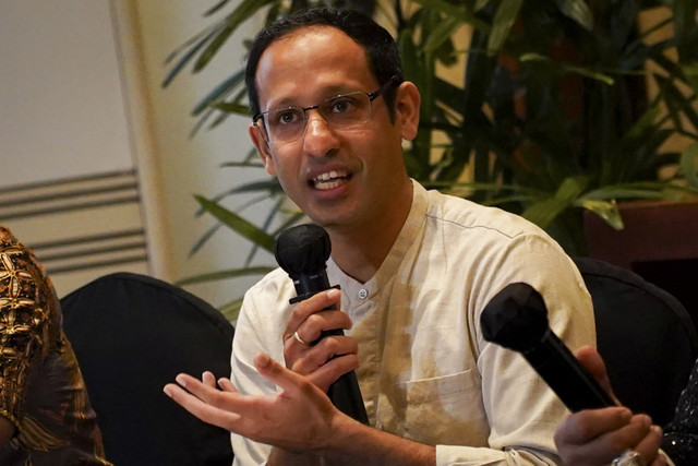 Mantan Menteri Pendidikan, Kebudayaan, Riset, dan Teknologi (Mendikbudristek) Nadiem Makarim menjawab pertanyaan wartawan terkait isu pengadaan chromebook di Jakarta, Selasa (10/6/2025). Foto: I GEDE FERLIAN SEPTA WAHYUSA/ANTARA FOTO