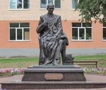 Patung Mikhail Bakhtin (1895-1975), filsuf dan pemikir kebudayaan yang terkenal dari Rusia. (Sumber: Shutterstock)