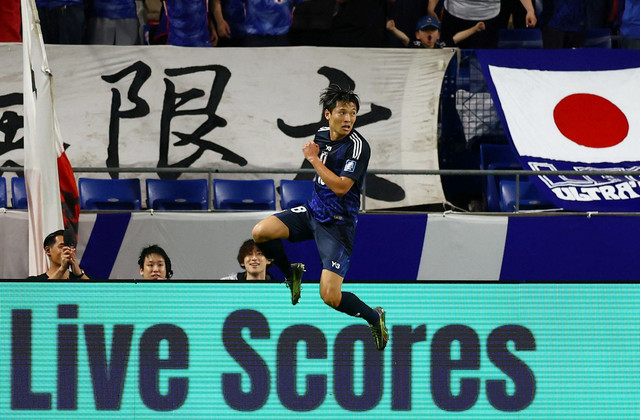 Selebrasi pemain Timnas Jepang Shuto Machino usai mencetak gol ke gawang Timnas Indonesia pada pertandingan Grup C Ronde 3 Kualifikasi Piala Dunia 2026 di Stadion Kota Suita, Suita, Jepang, Senin (10/6/2025). Foto: Issei Kato/REUTERS