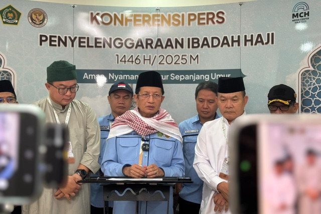Menag Nasaruddin Umar saat konpers di Daker Makkah. Foto: MCH 2025