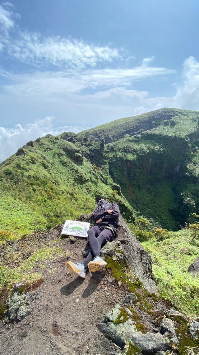Puncak Gunung Lemongan. Foto : Dokumen Pribadi