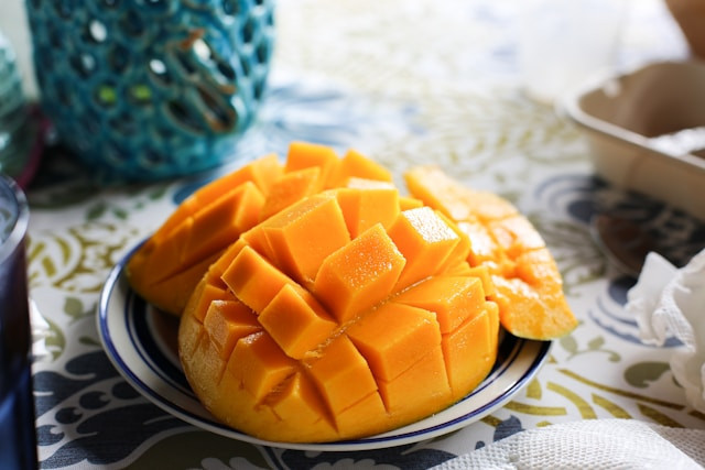 Ilustrasi buah yang tidak boleh dimakan penderita diabetes. Foto: Unsplash.com/Desirae Hayes-Vitor