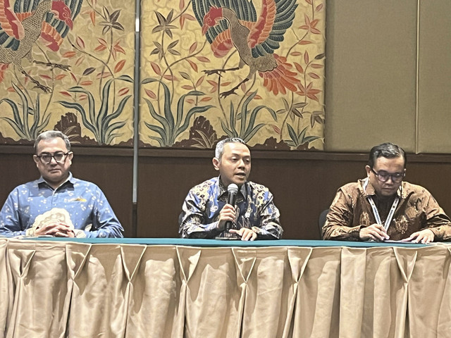 Wamendikdasmen Fajar Riza didampingi Dirjen Kemendikdasmen Gogot Suharwoto dalam Forum Bersama Pengawasan SPMB di The Sultan Hotel & Residence, Jakarta Pusat, Rabu (11/6/2025). Foto: Nasywa Athifah/kumparan