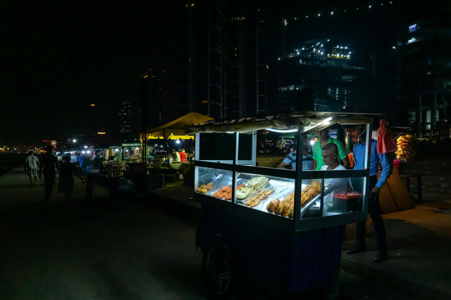 Wisata malam Tangerang. Foto hanya ilustrasi, bukan tempat sebenarnya. Sumber: Unsplash/Nisal Periyapperuma
