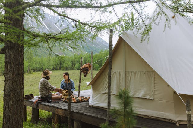 Nalisa Glamping. Foto hanya ilustrasi, bukan tempat sebenarnya. Sumber: Pexels/Yaroslav Shuraev