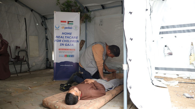 Home Healthcare untuk Anak-anak dan disabilitas di Gaza Palestina (Sumber : DT Peduli)