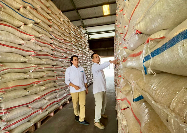 Bulog Indramayu berhasil serap gabah petani tertinggi se-Indonesia. Foto: Bulog Indramayu
