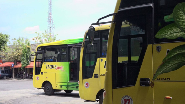 Armada bus Trans Jogja. Foto: Arif UT/Pandangan Jogja