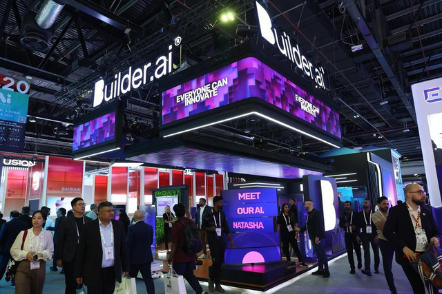 Startup Builder.ai pamer layanan mereka di GITEX Global 2024. Foto: Dok. Builder.ai via Instagram
