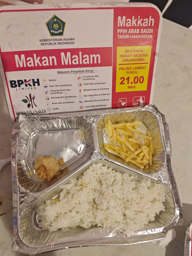 Kondisi makanan jemaah haji, lauk hanya setengah porsi tidak sesuai standar. Foto: Dok. Istimewa