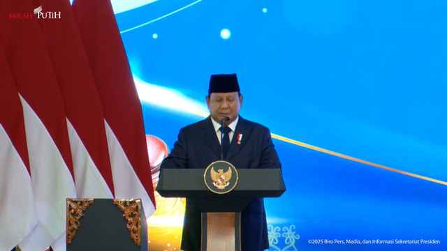 Presiden Prabowo Subianto memberikan sambuta saat menghadiri acara pengukuhan hakim di Mahkamah Agung (MA) Jakarta pada Kamis (12/6/2025). Foto: Youtube/Sekretariat Presiden