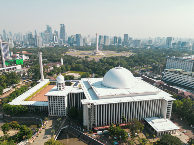 Masjid Istiqlal. Foto: egaranugrah/shutterstock