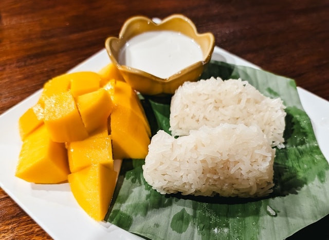 Ilustrasi cara mengukus beras ketan. Foto: Unsplash/Markus Winkler