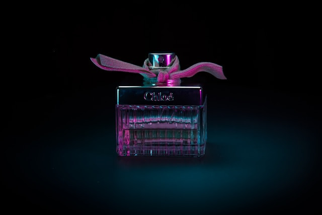 Ilustrasi parfum izzi yang paling wangi. Sumber: unsplash.com/Ash Edmonds