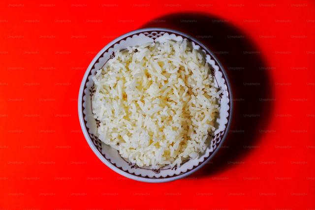 Ilustrasi Mitos Masak Nasi Tidak Matang, Foto:Unsplash/Joshua Hoehne