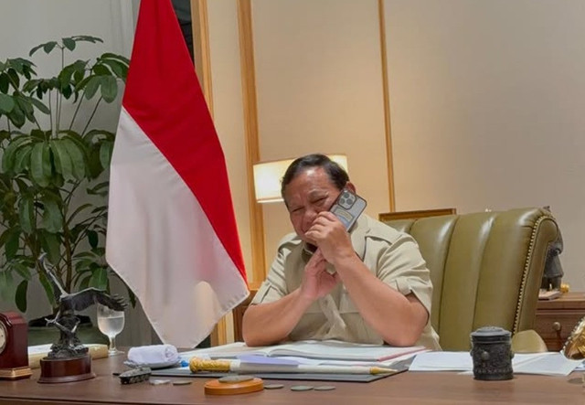 Presiden Prabowo Subianto menerima telepon dari Presiden AS Donald Trump. Foto: Instagram/prabowo