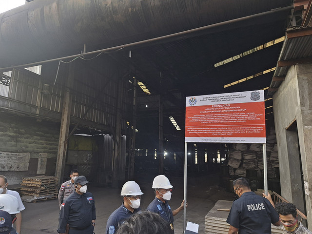 Dua pabrik pengolahan limbah industri di Kabupaten Bekasi Disegel KLH, Kamis (12/6/2025). Foto: kumparan