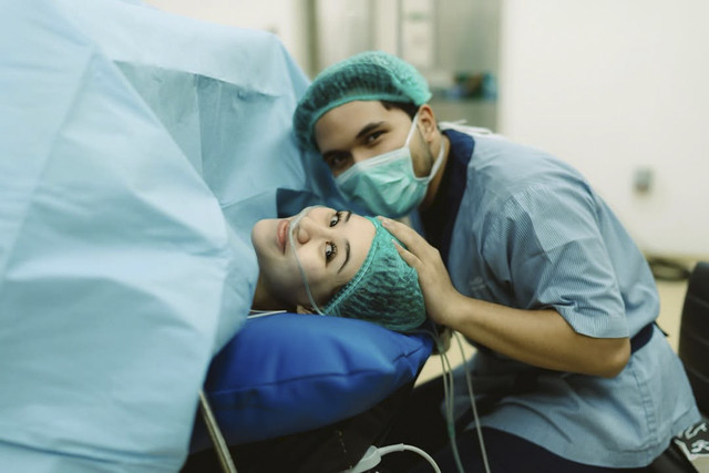 Thariq Halilintar dan Aaliyah Massaid dikaruniai anak pertama. Foto: Instagram/ @thariqhalilintar