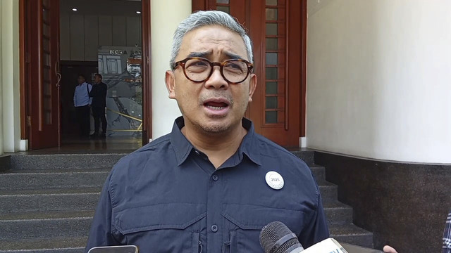 Wali Kota Bandung, Muhammad Farhan, saat dijumpai di Balai Kota, Kota Bandung, Jawa Barat, Jumat (13/6/2025). Foto: Alya Zahra/kumparan 