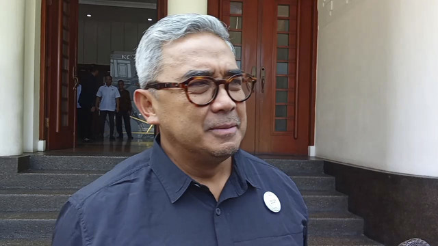 Wali Kota Bandung Muhammad Farhan saat dijumpai di Balai Kota, Kota Bandung, Jawa Barat, Jumat (13/6/2025). Foto: Alya Zahra/kumparan 