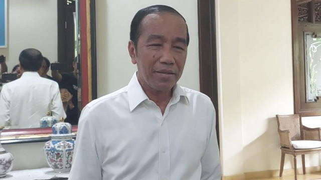 Presiden ke-7 Joko Widodo (Jokowi) saat ditemui di rumahnya di Solo, Jawa Tengah, Jumat (13/6/2025). Foto: kumparan