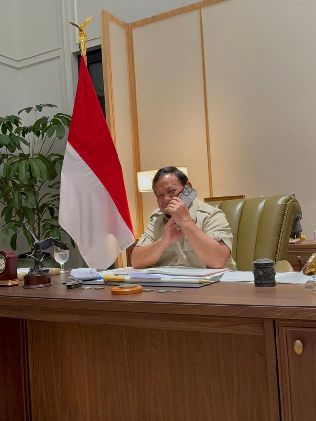 Prabowo terima telepon Donald Trump. Aset: Instagram @prabowo